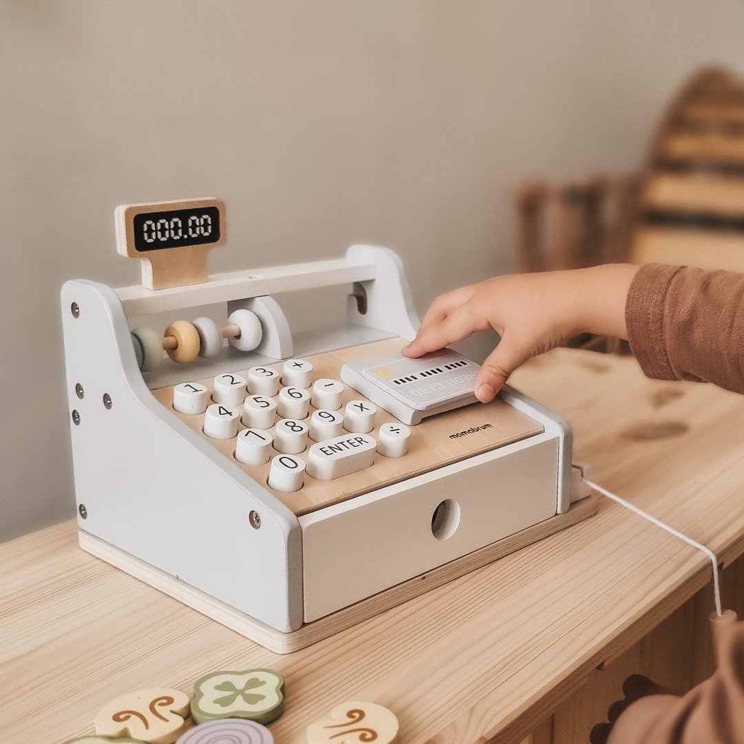 Drvena kasa s priborom