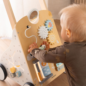 Drvena edukativna hodalica 8 u 1 / guralica za bebe - manipulativna daska