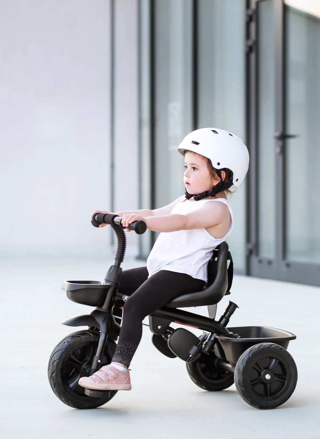 HyperMotion TOBI VECTOR tricikl - trajno napumpani kotači + potiskivač. Crna boja.