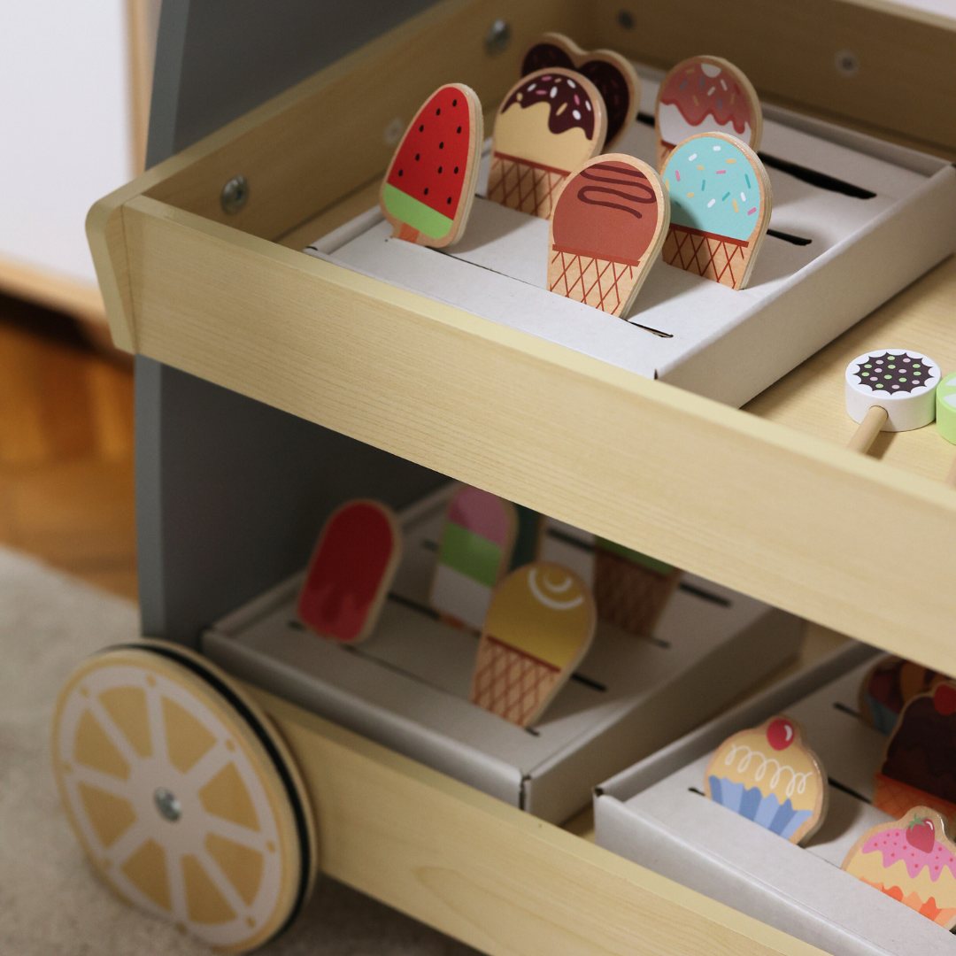 Drvena slastičarnica na kotače - kolica za sladoled