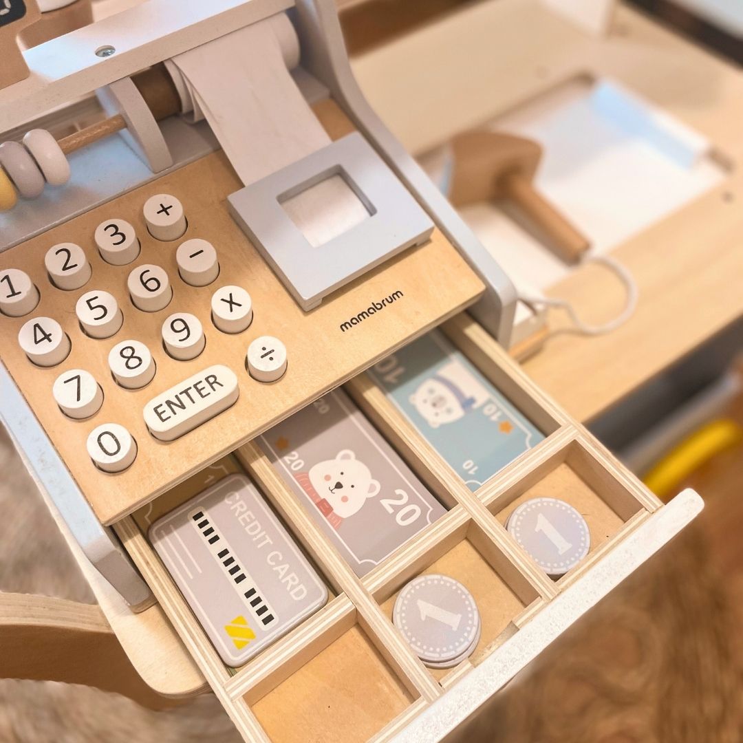 Drvena kasa s priborom