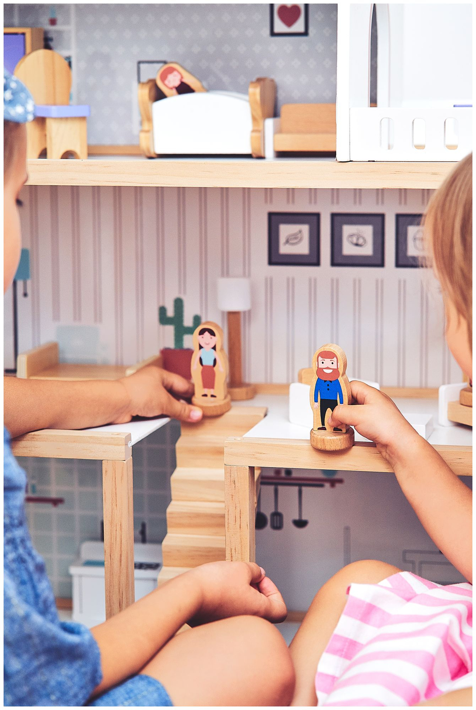 Bijela drvena kućica za lutke s dodacima 18 kom.