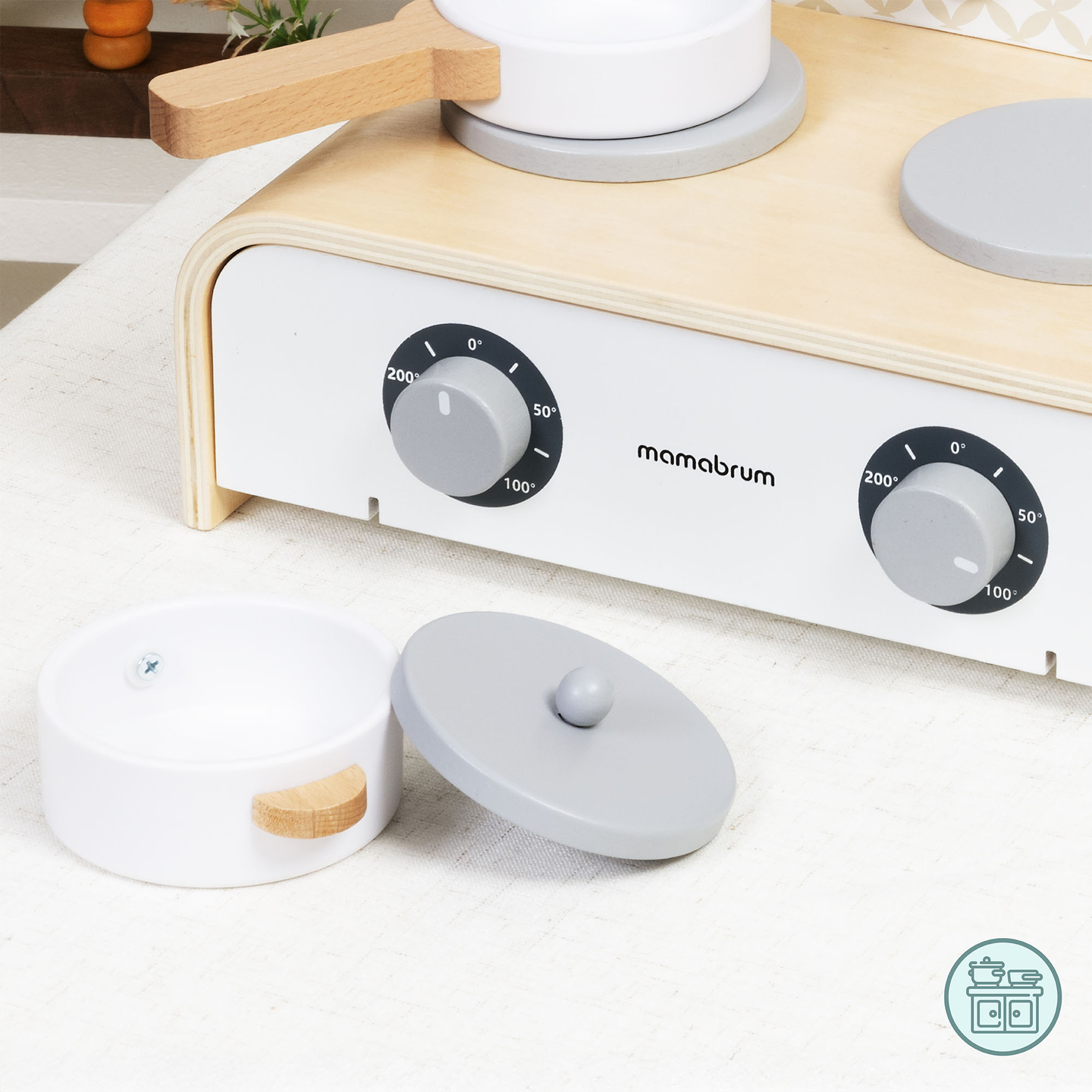 Mamabrum drvena sklopiva kuhinja za djecu - set s loncima, kuhinjskim priborom i prostorom za pohranu