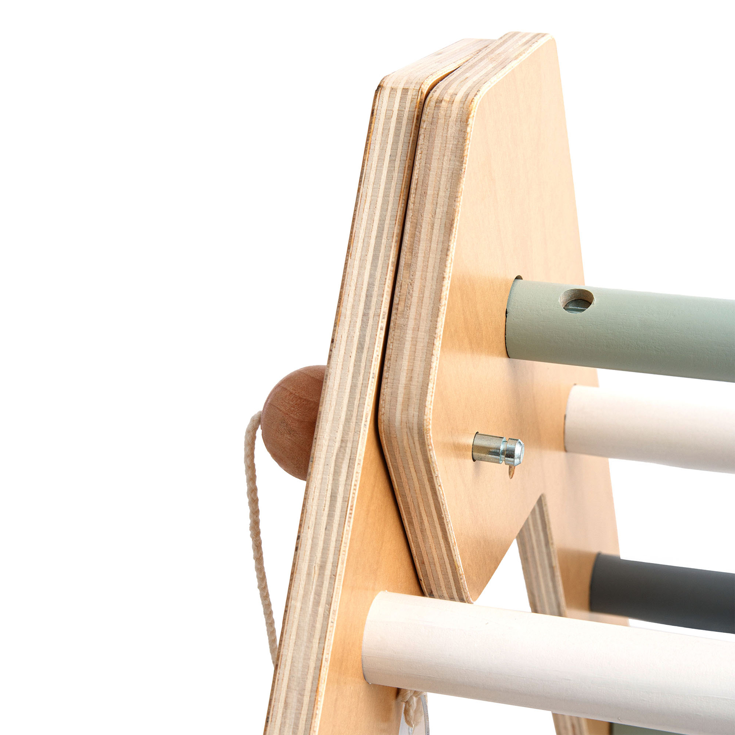 Drveno unutarnje igralište za djecu - zid za penjanje, tobogan, luk/ljuljačka za penjanje i Piklerov trokut