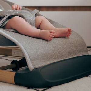 Stolica za ljuljanje 2 u 1 s umetkom Moby-System LILY – siva