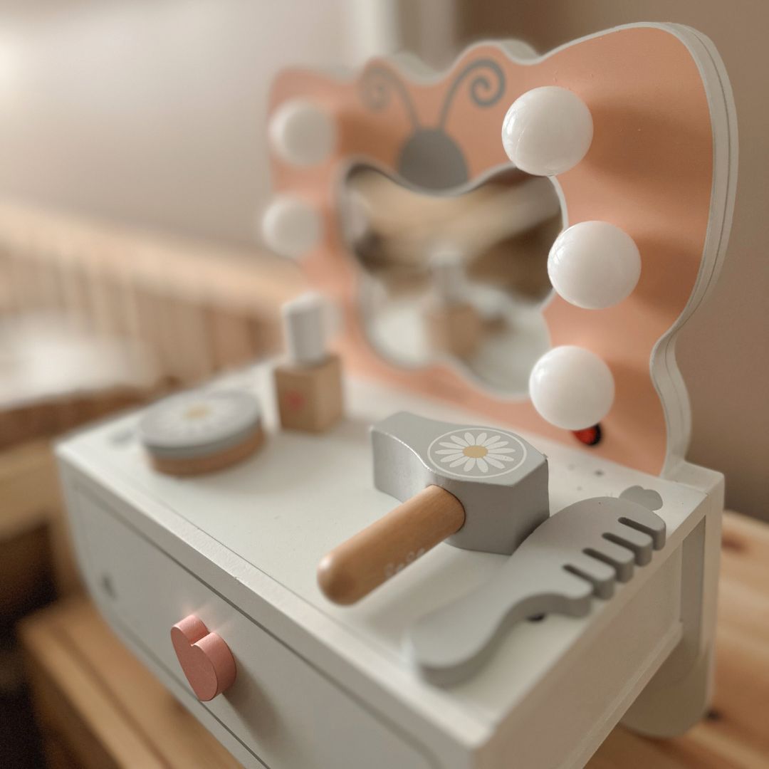 Drveni mini toaletni stolić s LED rasvjetom - Leptir