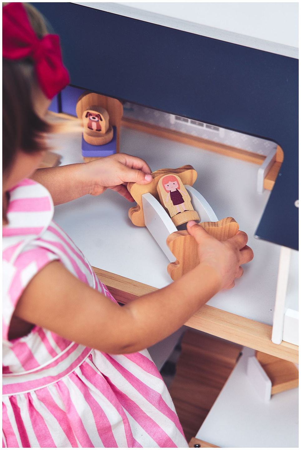 Bijela drvena kućica za lutke s dodacima 18 kom.