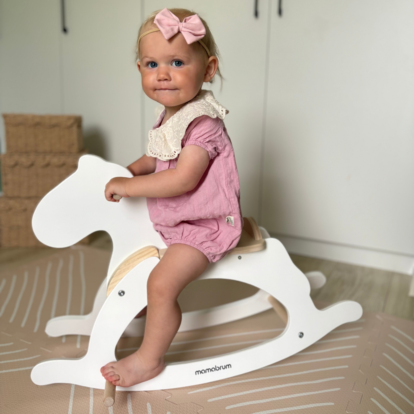 Drveni konjić za ljuljanje - bijeli - od 12 mjeseci