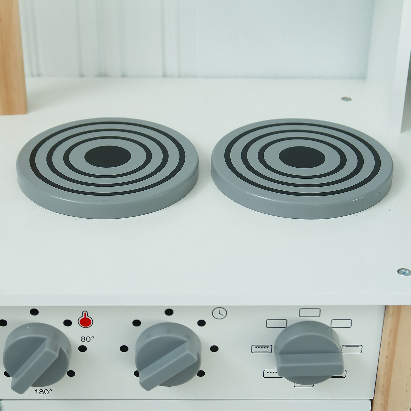 Drvena kuhinja za djecu s mikrovalnom pećnicom