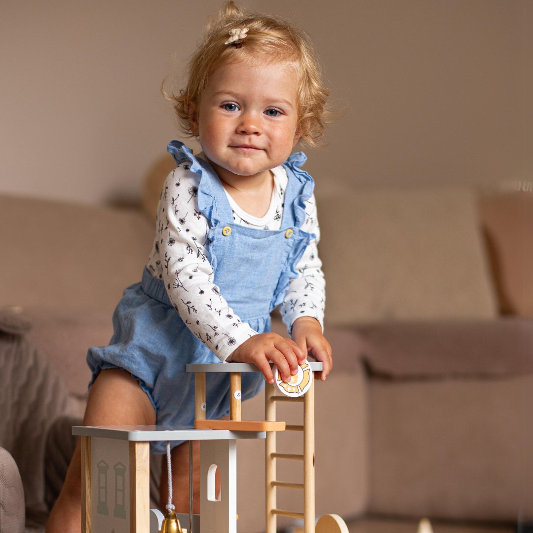 Drveni vatrogasni dom s dodacima, vatrogasni dom