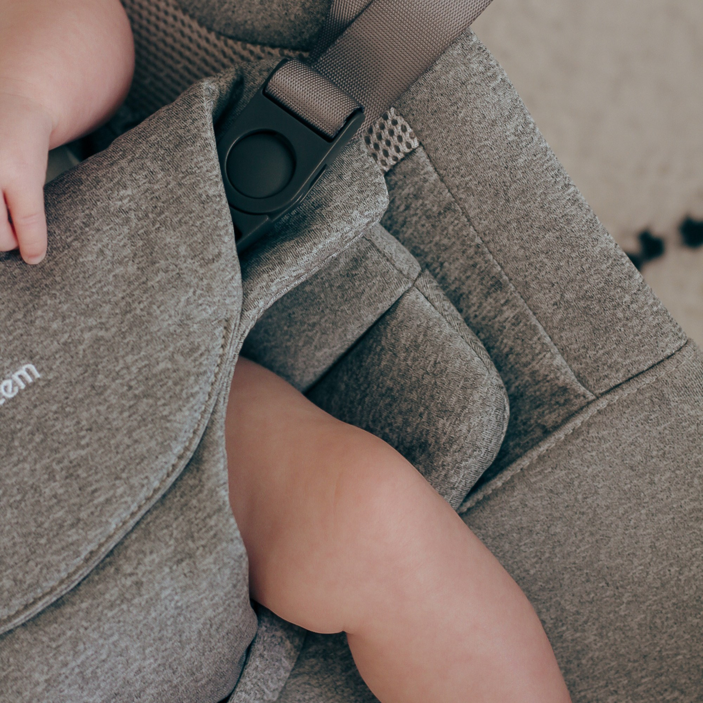 Stolica za ljuljanje 2 u 1 s umetkom Moby-System LILY – siva