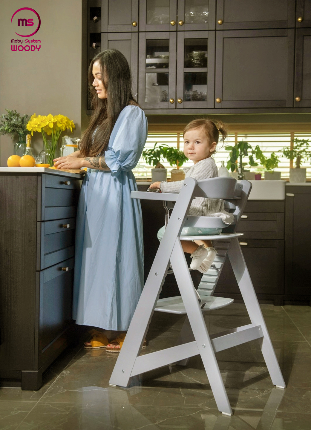 Moby-System WOODY drvena stolica za hranjenje - siva boja