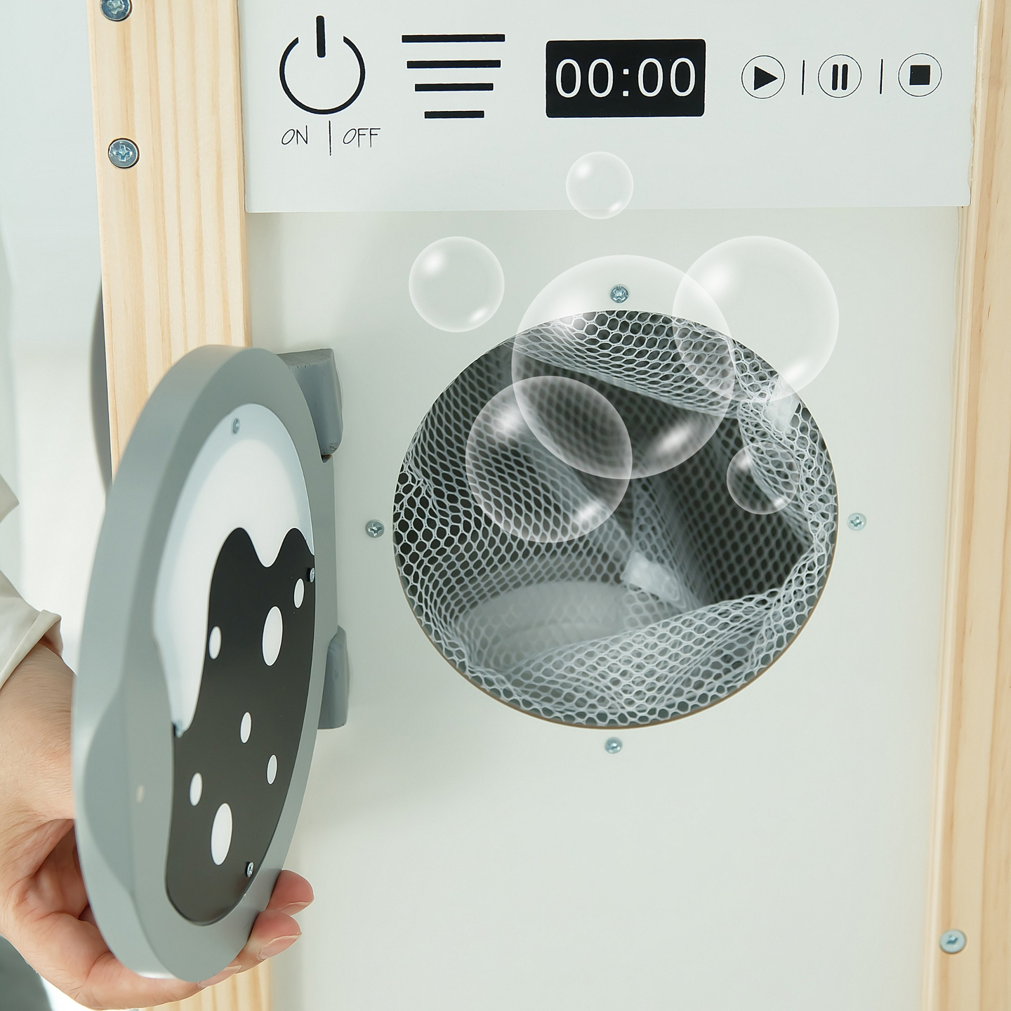 Interaktivna kuhinja s perilicom rublja, perilicom posuđa i pločom za pisanje kredom