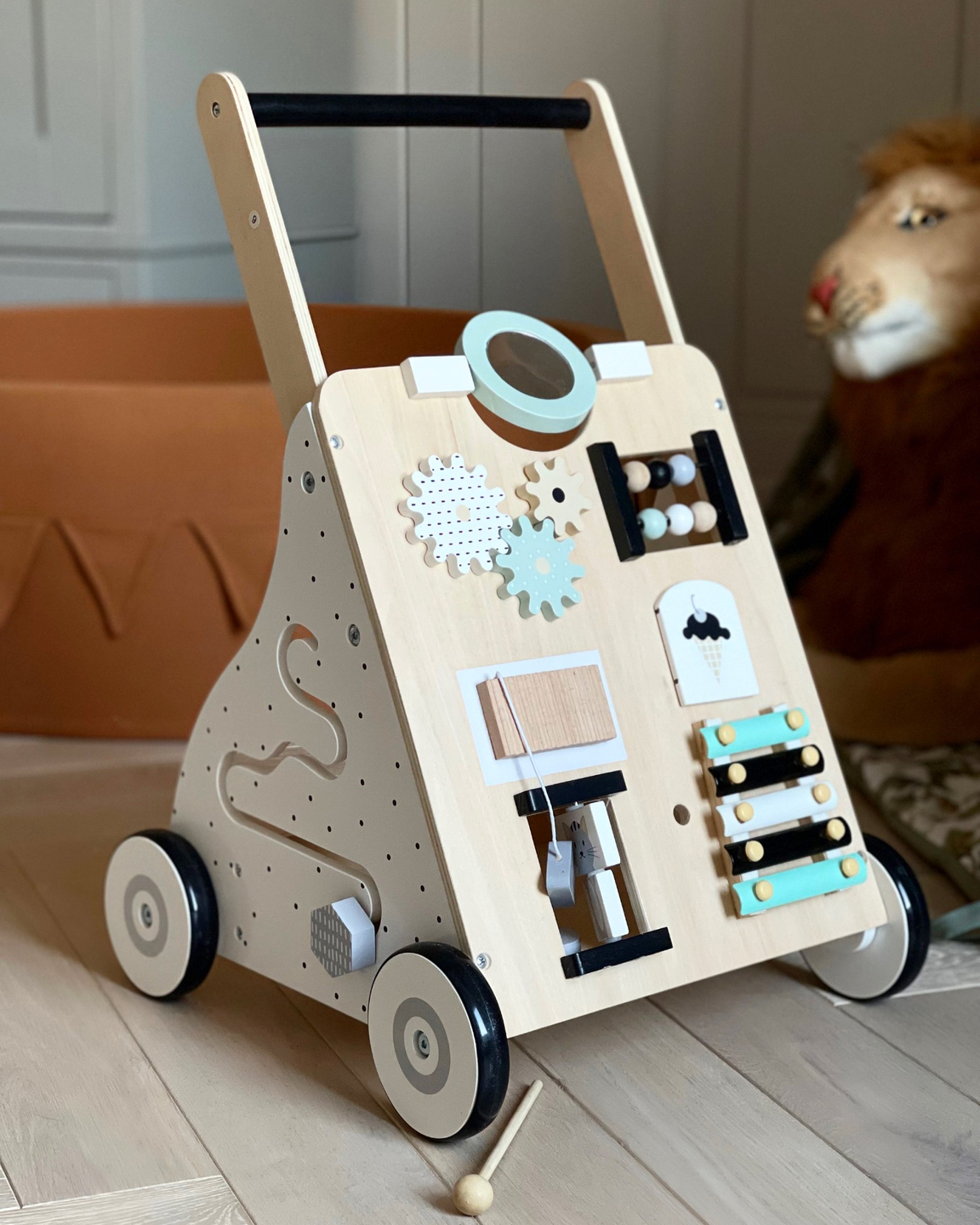 Drvena, edukativna hodalica/guralica za djecu - manipulativna ploča