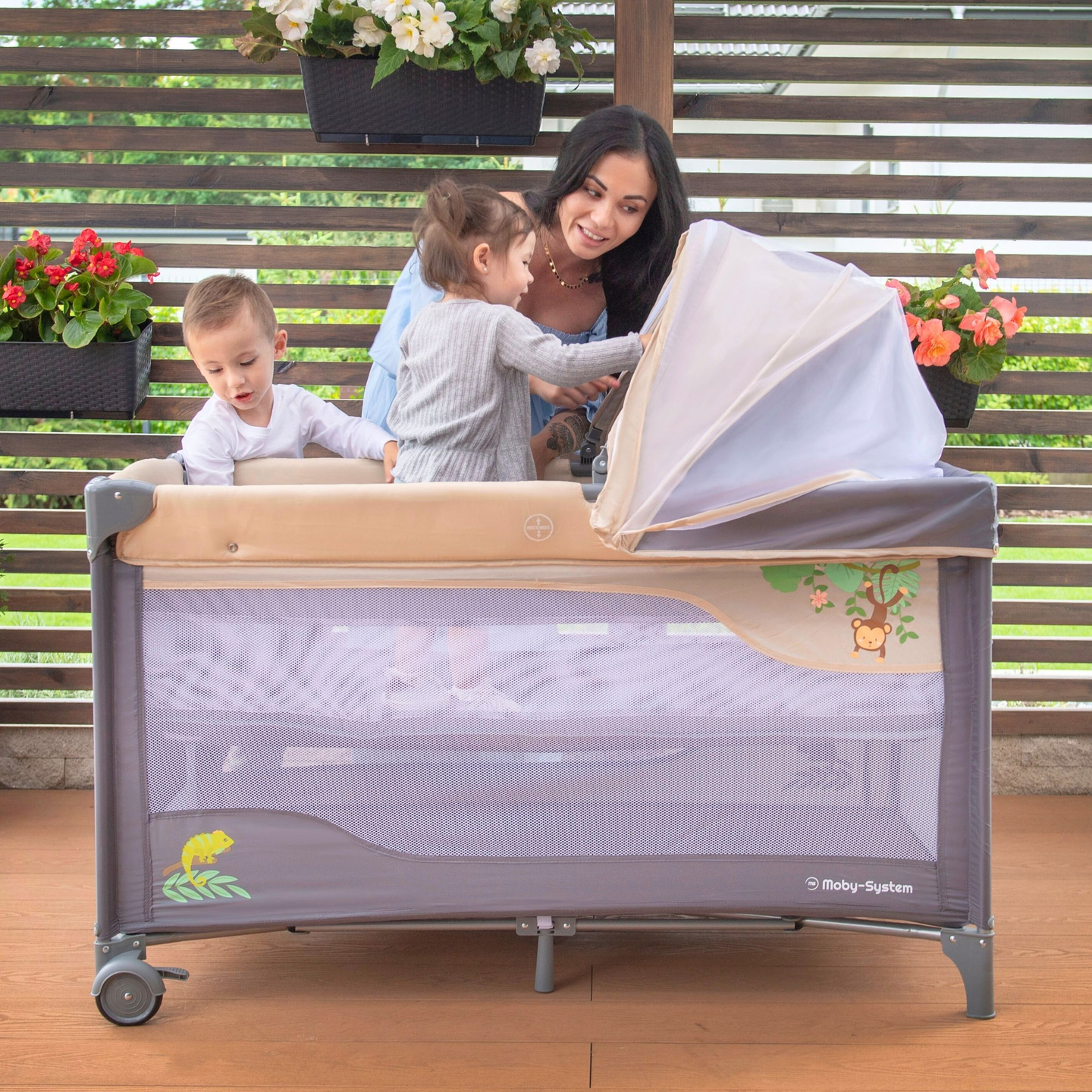 Putni krevetić 0 - 36 m sa stolom za prematanje + Moby-System HUXLEY igralište