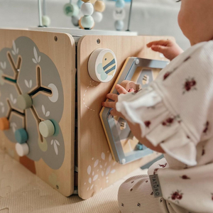 Velika drvena kocka za aktivnosti s petljom - Montessori