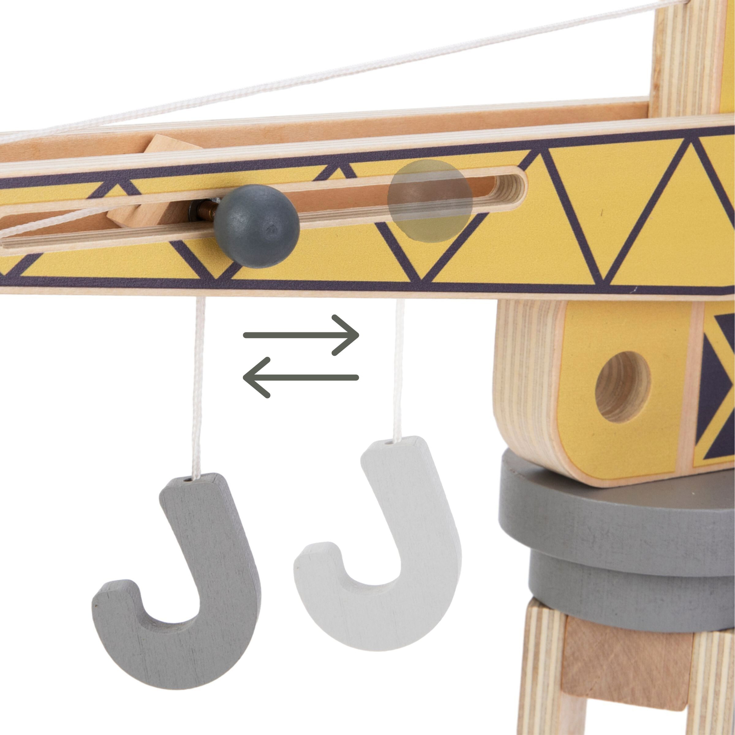 Drveno gradilište s velikim pokretnim kranom i vozilima, toranjski kran