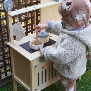 Drvena vrtna kuhinja s dodacima - prirodni boho