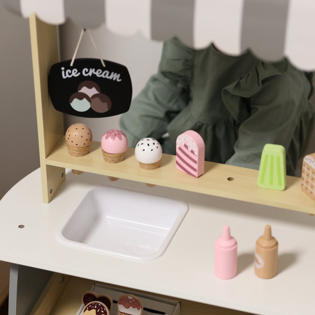 Drvena slastičarnica na kotače - kolica za sladoled