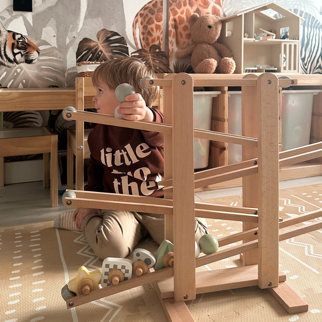 Velika drvena staza s loptom - tobogan s rotirajućim elementima