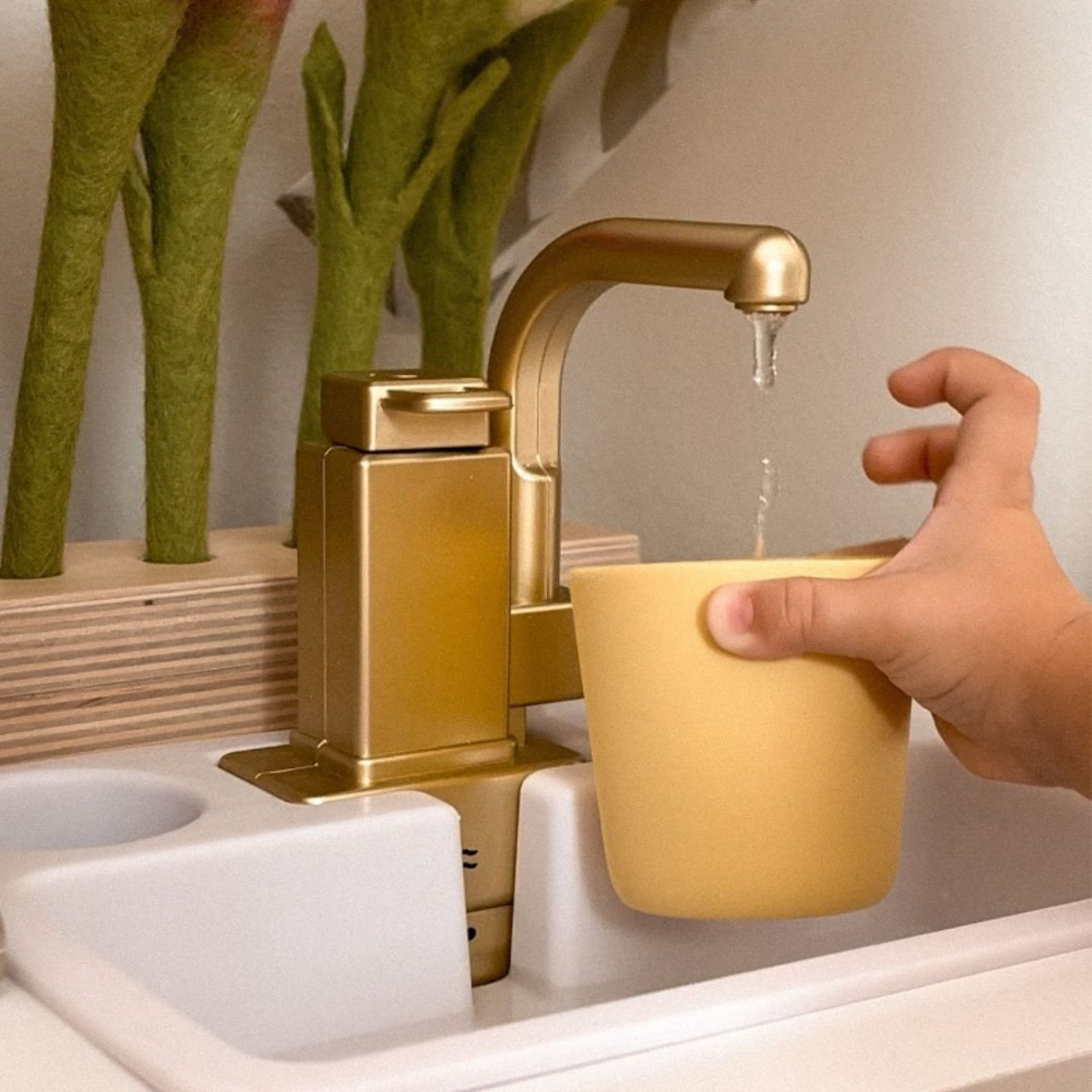 Velika, drvena XXXXL interaktivna kuhinja s LED rasvjetom, perilicom rublja, mikrovalnom pećnicom, aparatom za kavu i setom povrća i voća - 50 elemenata