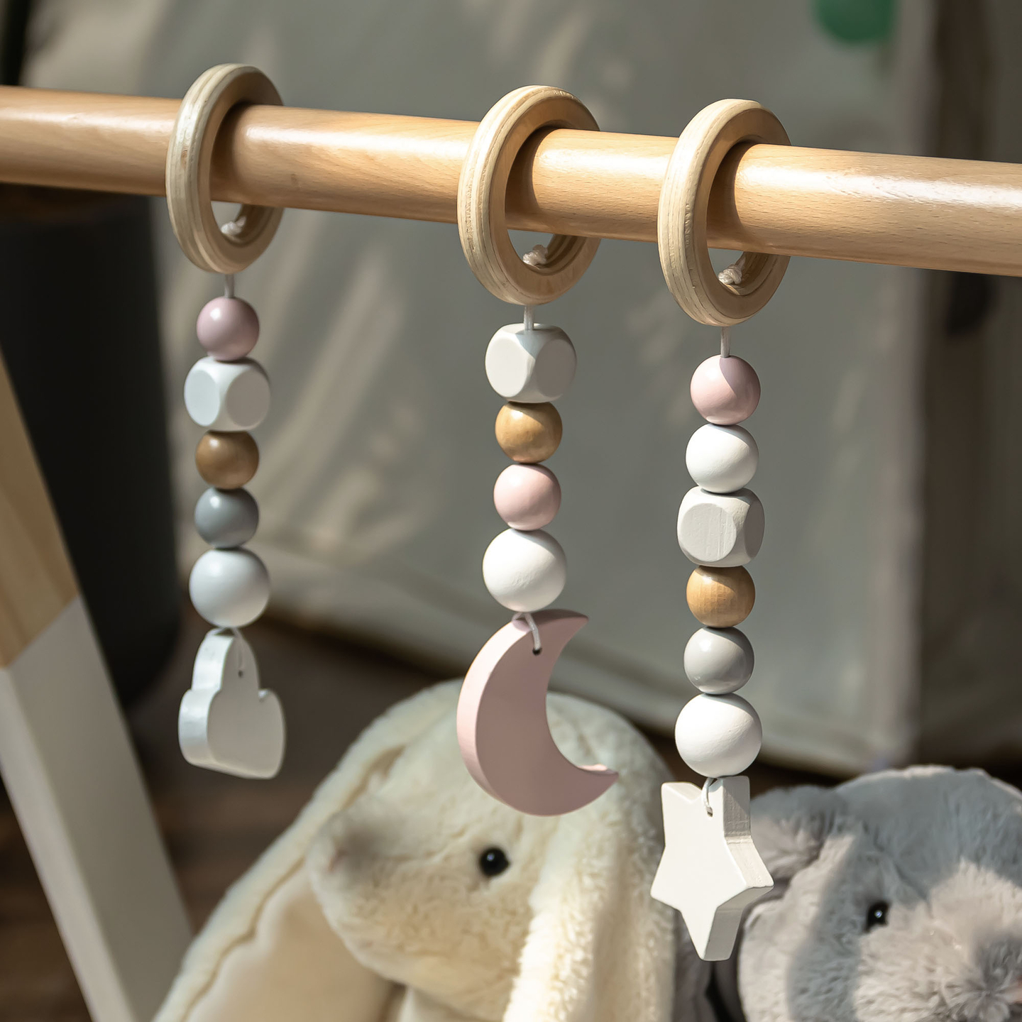 Drveni edukativni stalak za dječju teretanu - bijeli