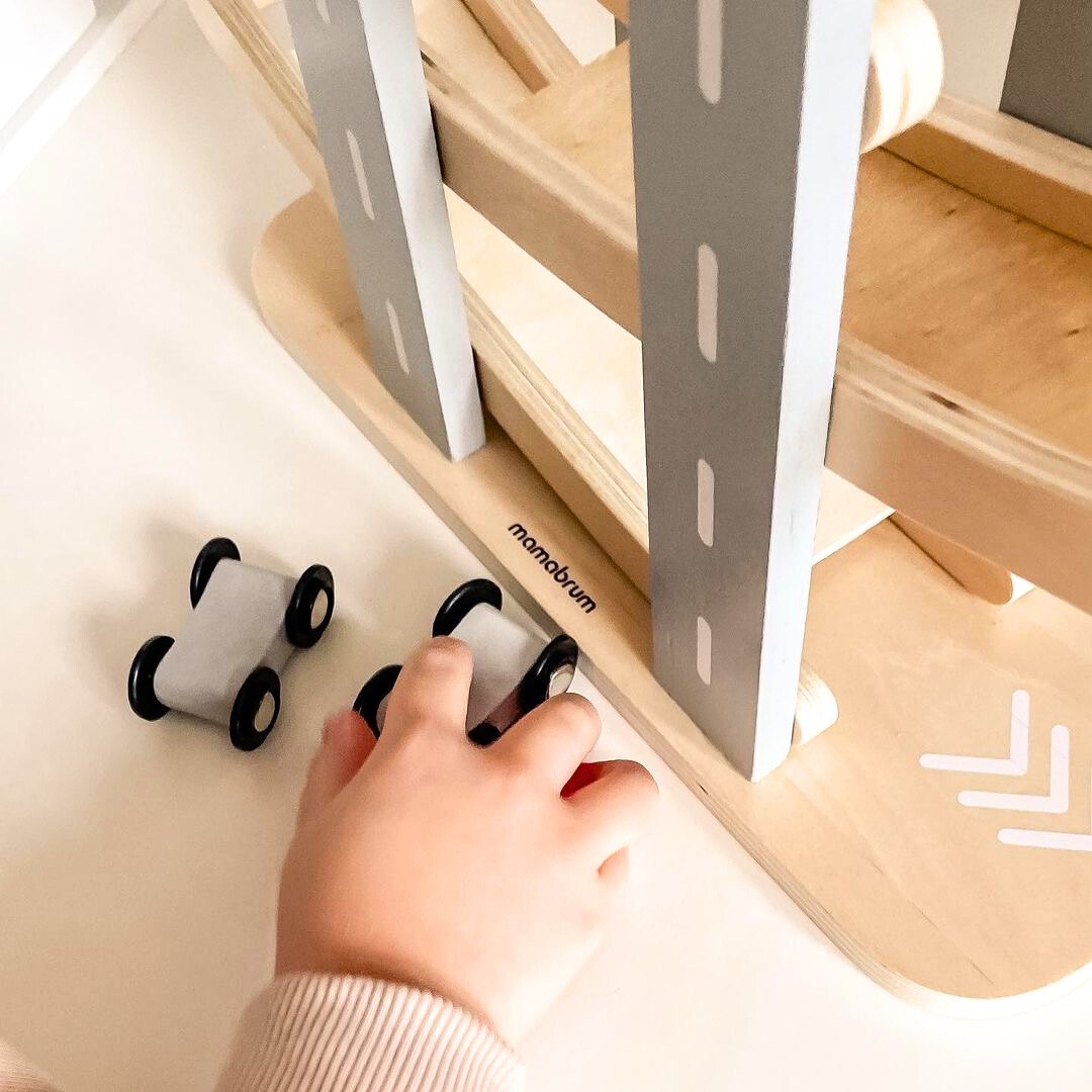 Drvena staza - tobogan za automobile - 6 katova