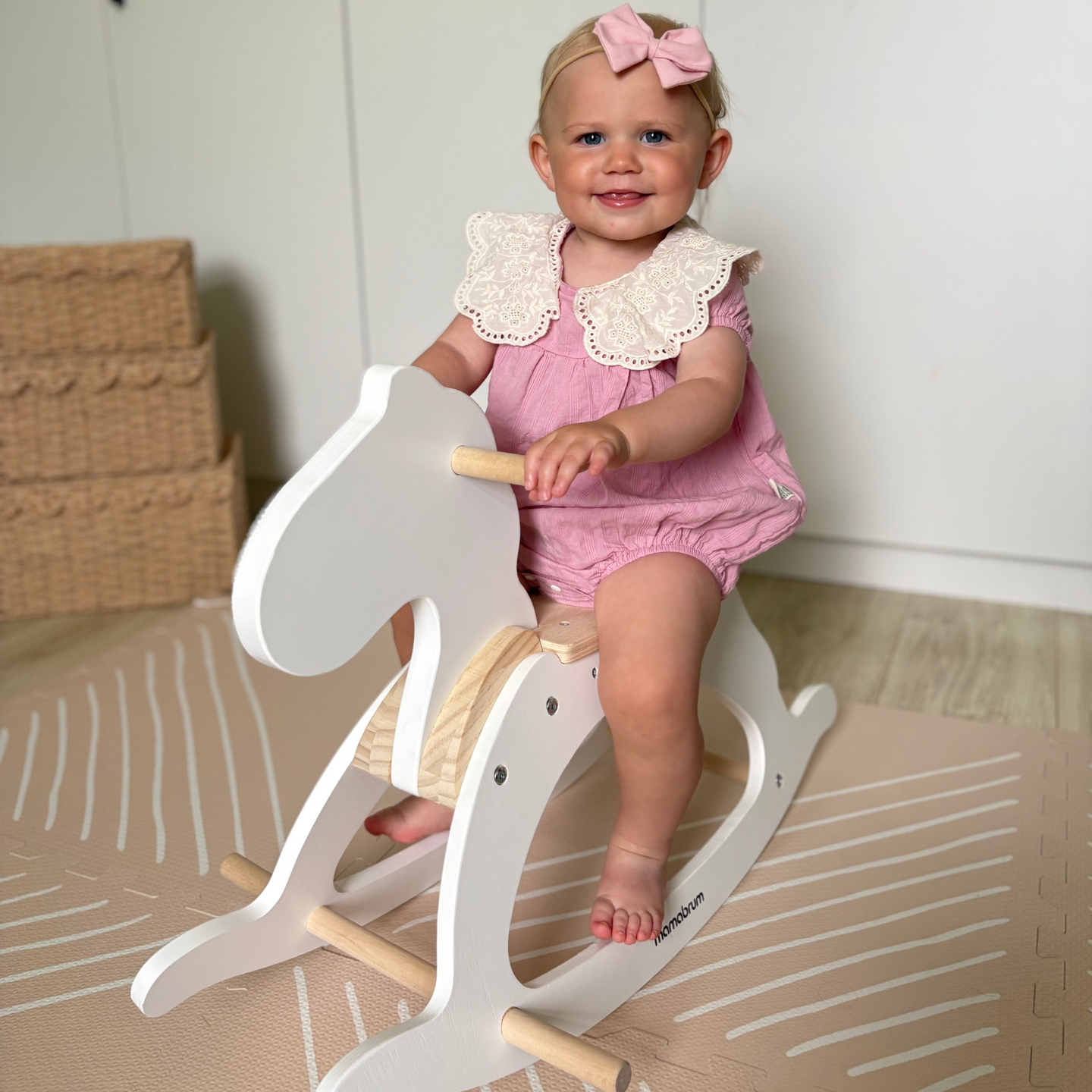 Drveni konjić za ljuljanje - bijeli - od 12 mjeseci