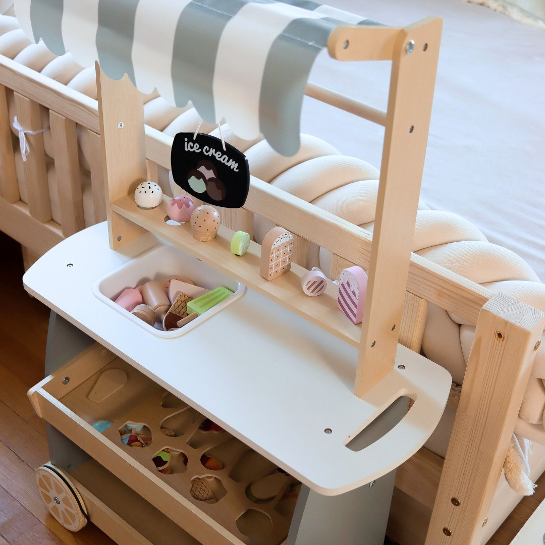 Drvena slastičarnica na kotače - kolica za sladoled