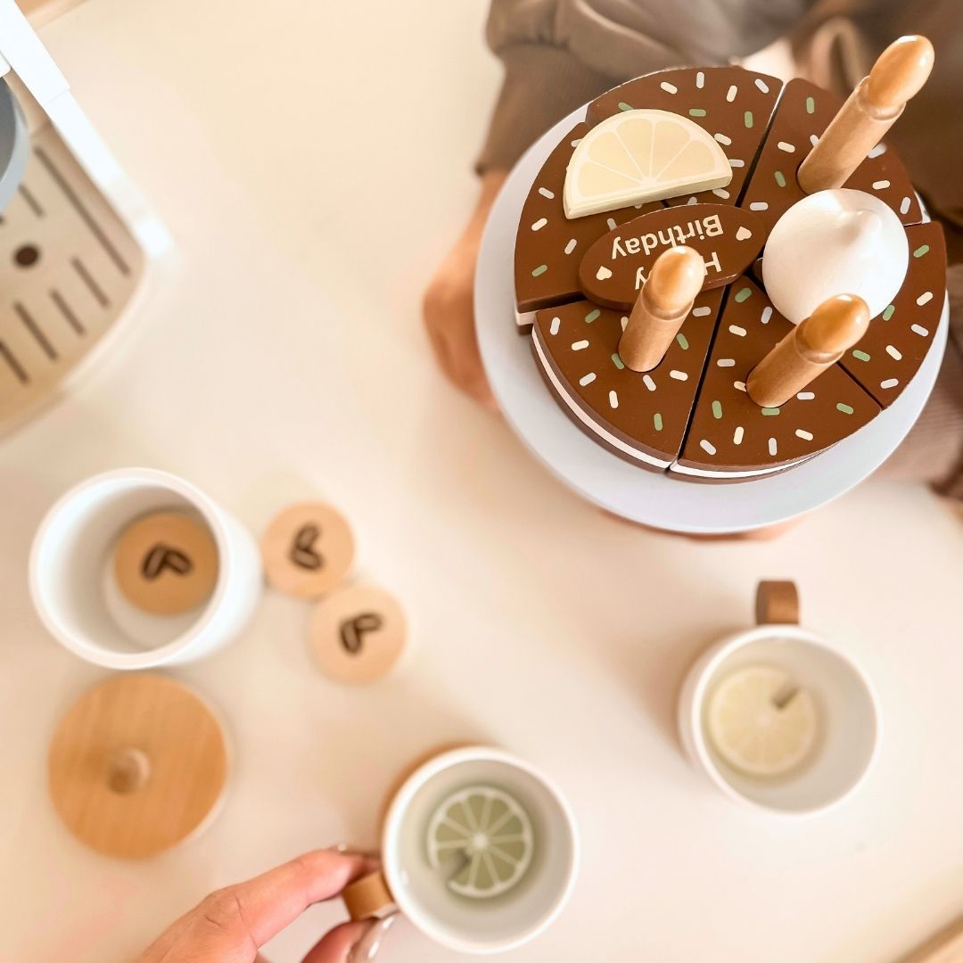 Drvena rođendanska torta za rezanje