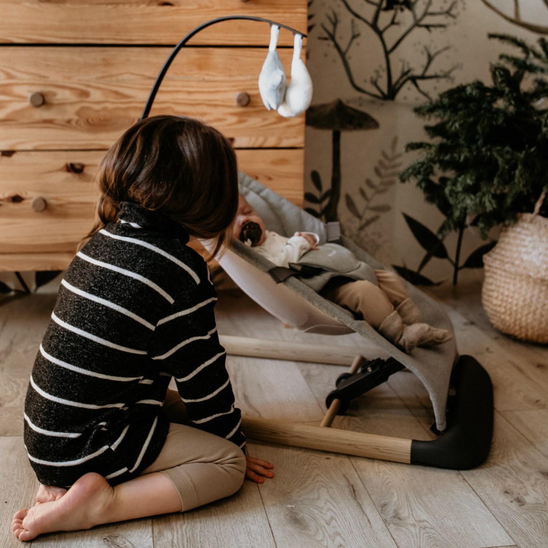 Stolica za ljuljanje 2 u 1 s umetkom Moby-System LILY – siva