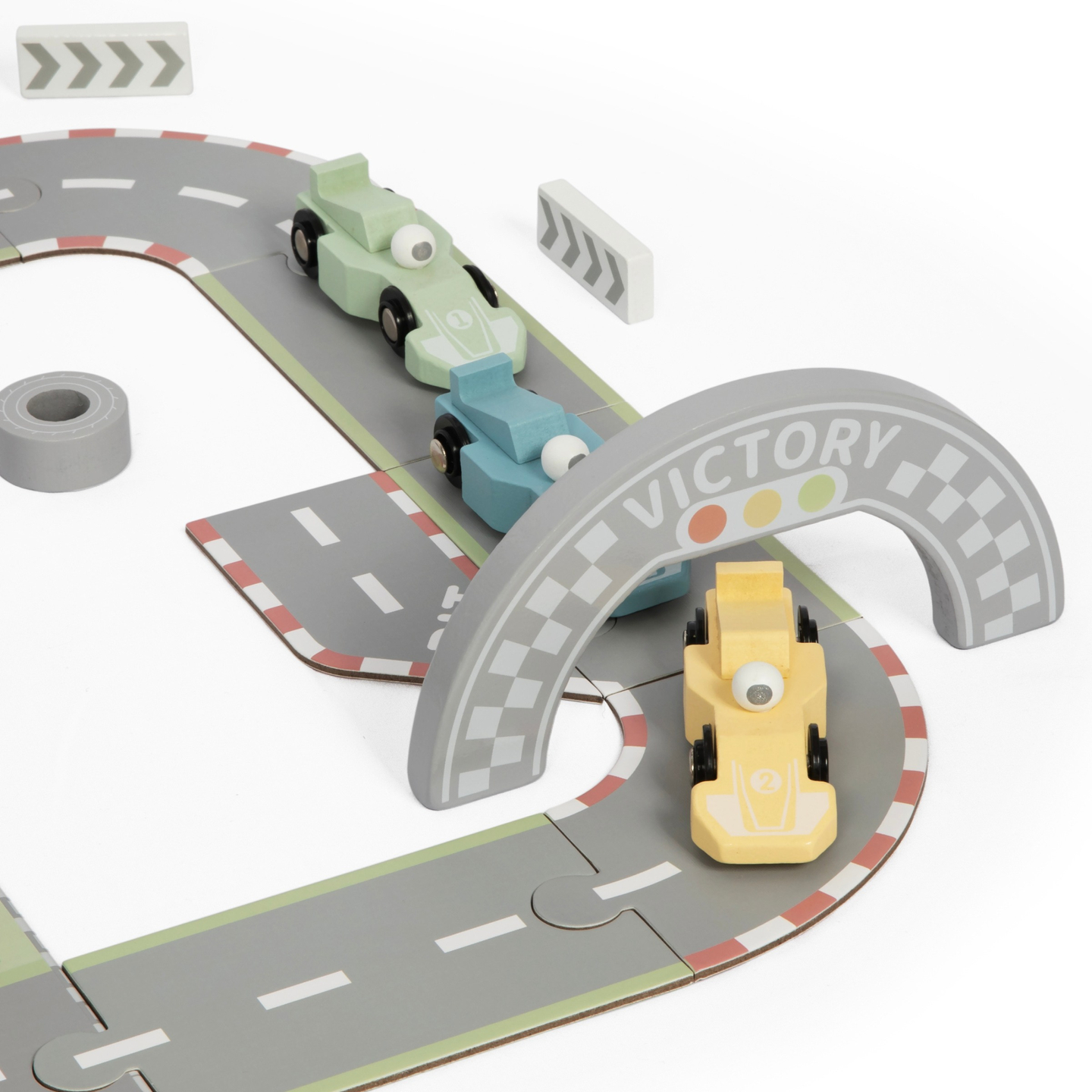 Magnetni kofer s trkaćom stazom, drvenim vozilima i cestovnim dodacima