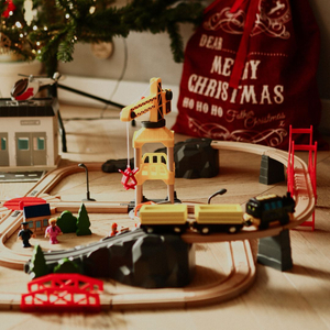 Drvena željeznica, vlak na baterije - Grad: tračnice, automobili, most, aerodrom