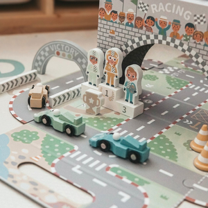 Magnetni kofer s trkaćom stazom, drvenim vozilima i cestovnim dodacima