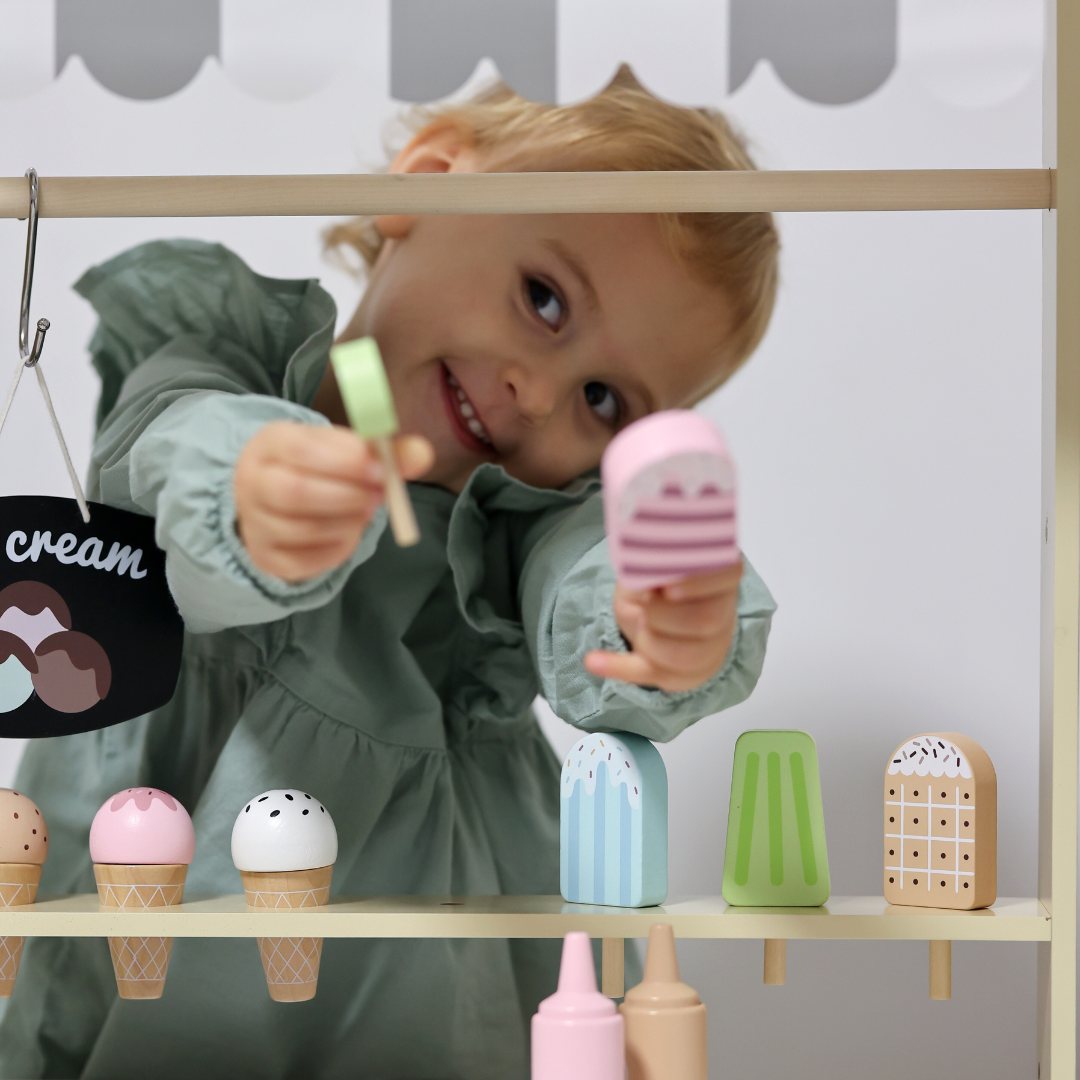 Drvena slastičarnica na kotače - kolica za sladoled