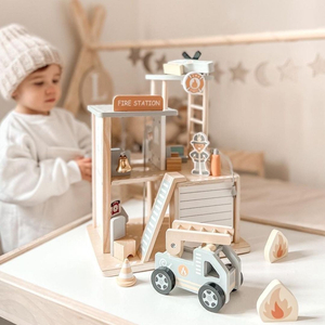 Drveni vatrogasni dom s dodacima, vatrogasni dom