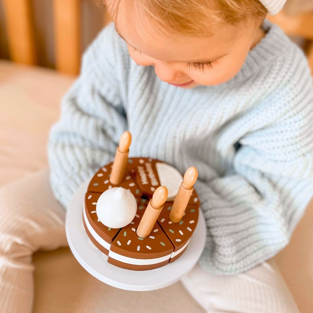 Drvena rođendanska torta za rezanje