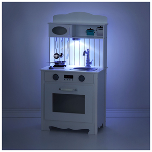 Bijela drvena kuhinja s pregačom, priborom i LED lampom