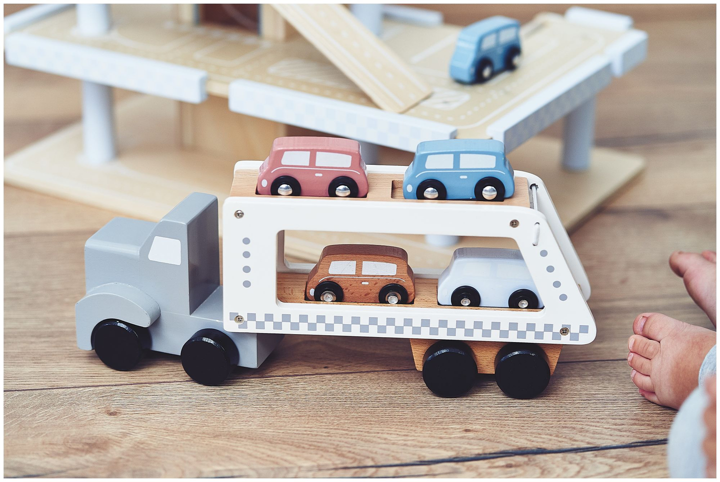 Drveni kamion - poluprikolica sa 4 automobila