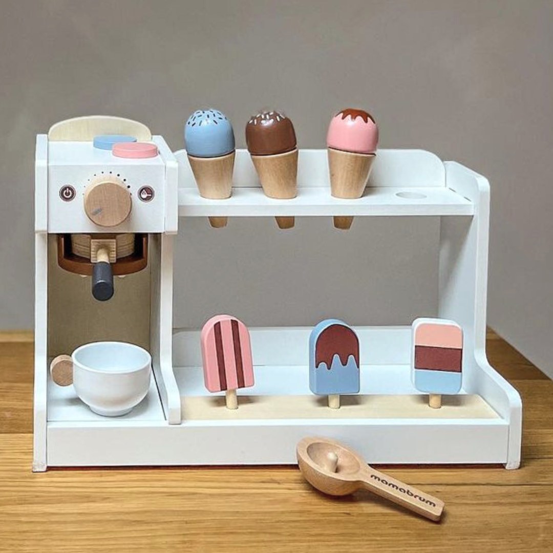 Drvena slastičarnica sa aparatom za kavu - kavana sa pratećom opremom