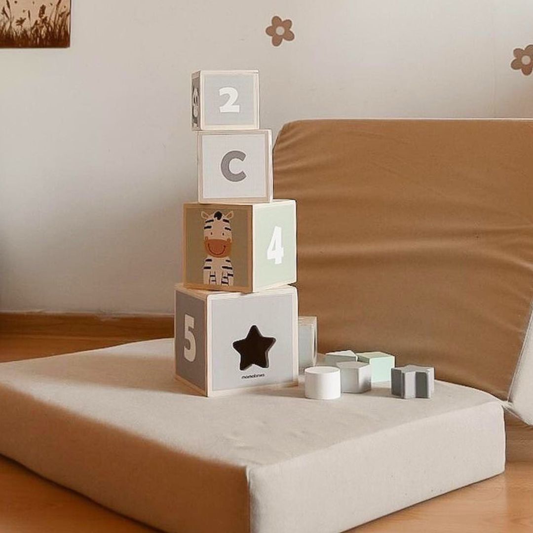 Drveni toranj - razvrstač oblika brojeva abeceda životinja