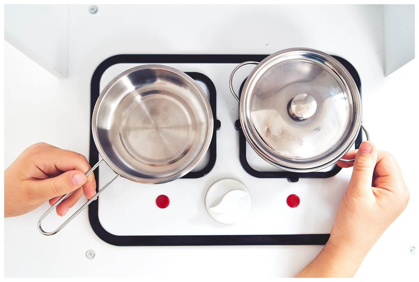 XXXL drvena kutna kuhinja s hladnjakom, pećnicom, perilicom rublja, pregačom i dodacima