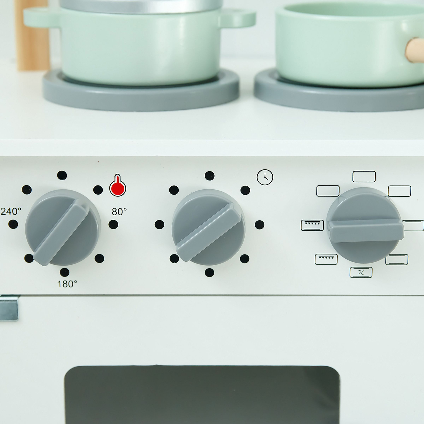 Drvena kuhinja za djecu s mikrovalnom pećnicom