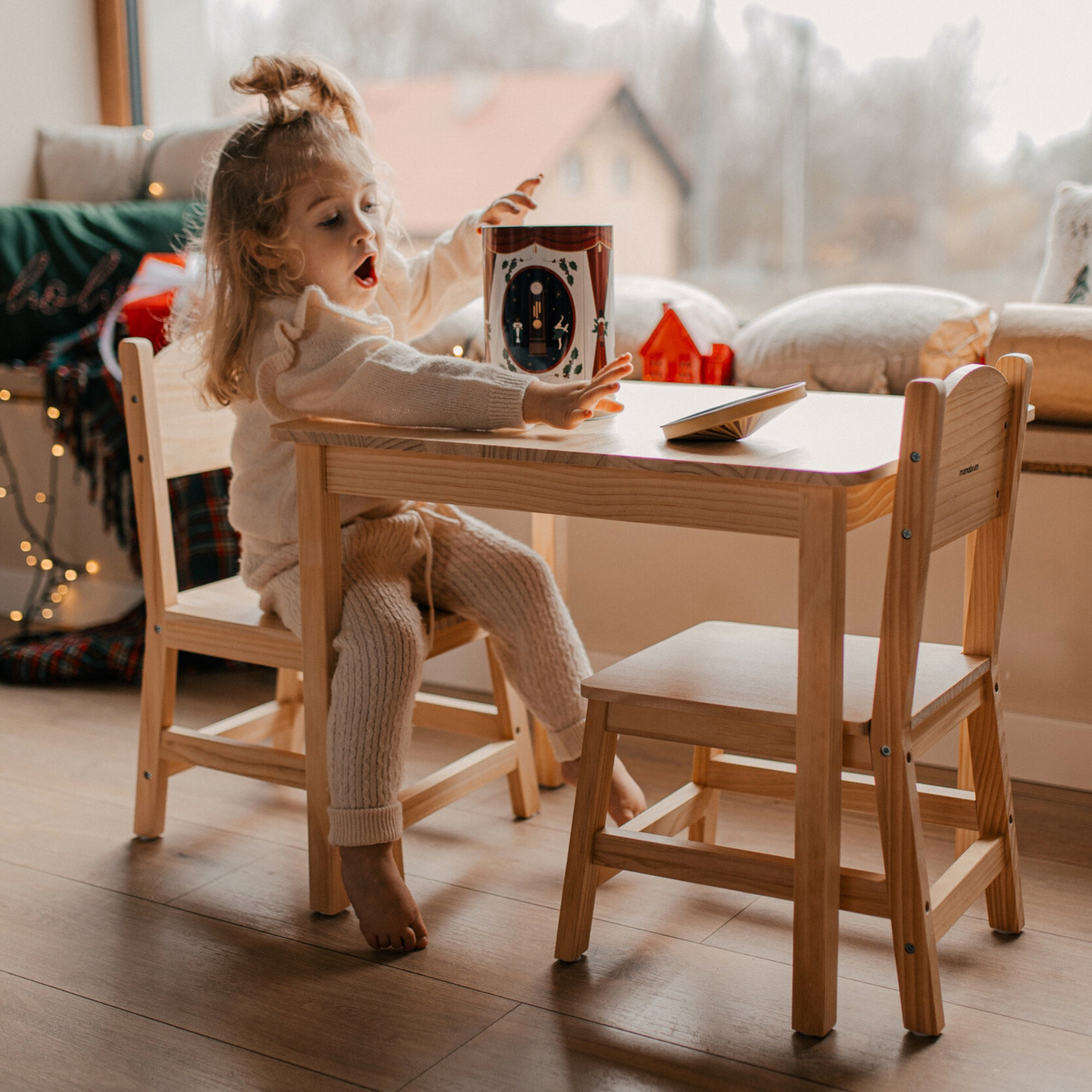 Drveni stol i 2 stolice - set za djecu