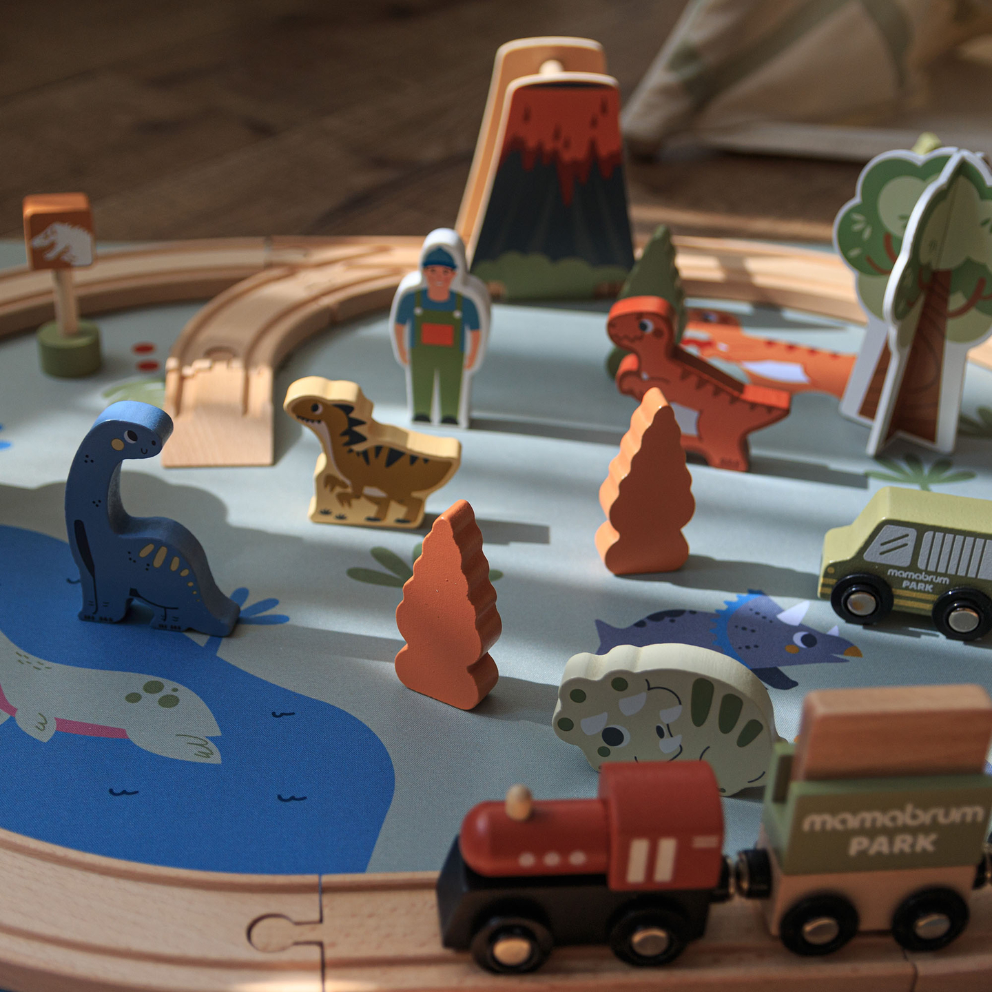 Dino Park drveni vlak s protukliznom podlogom - dinosauri, vlak, tračnice, vulkan, zvono