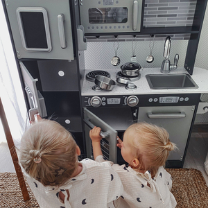 XXL drvena kuhinja s LED rasvjetom, pregačom i priborom