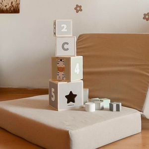 Drveni toranj - razvrstač oblika brojeva abeceda životinja