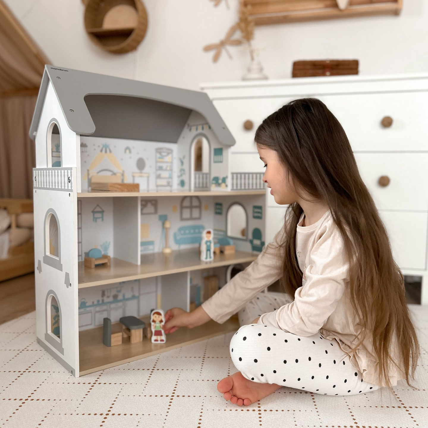 Bijela drvena kućica za lutke s terasom i dodacima