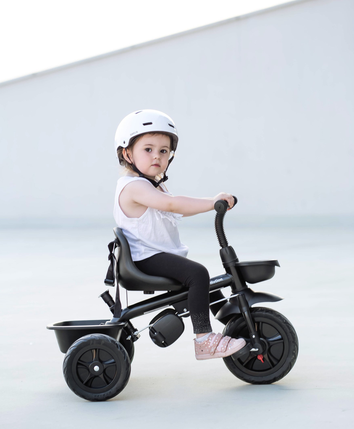 HyperMotion TOBI VECTOR tricikl - trajno napumpani kotači + potiskivač. Crna boja.