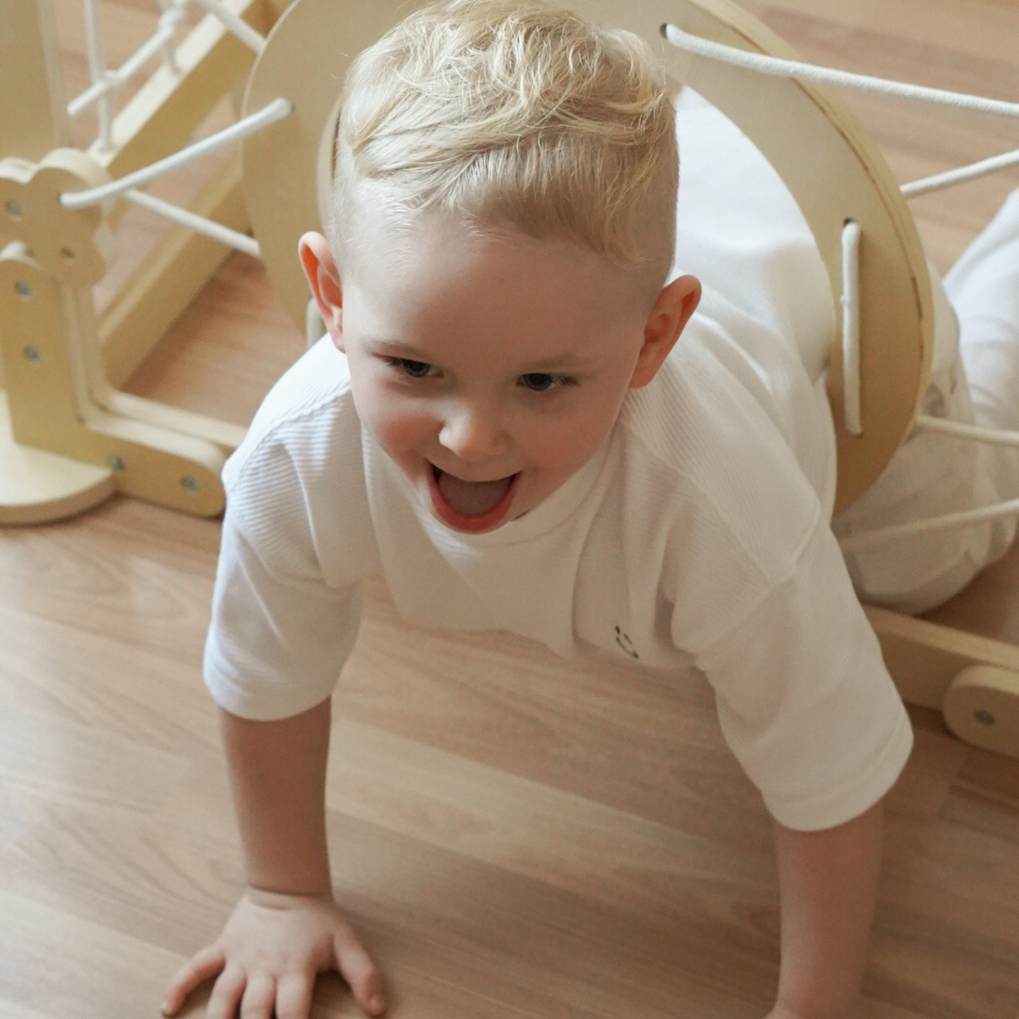 Drveno unutarnje igralište za djecu - kućica s ljestvama i toboganom